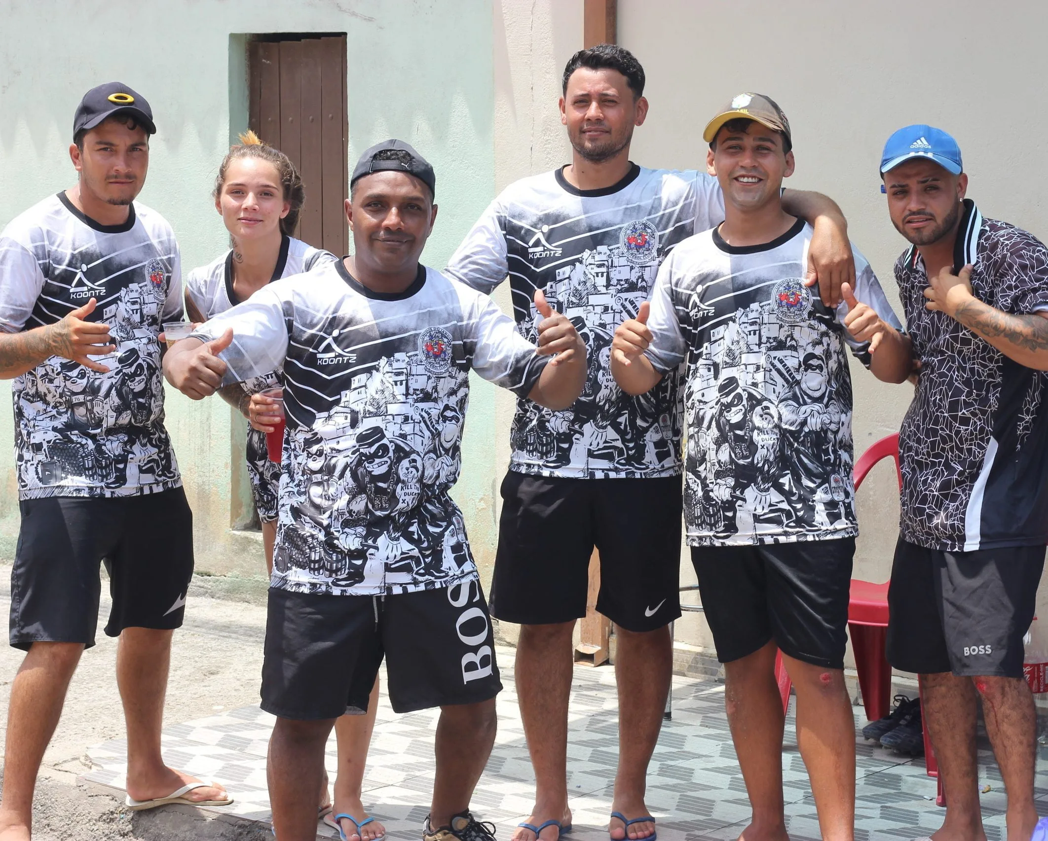 André ao centro, lidera o time de futebol no Jardim e participa do evento