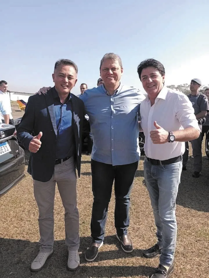 Toshi Omura ao lado do Governardor de São Paulo e Prefeito Inho de Biritiba Mirim