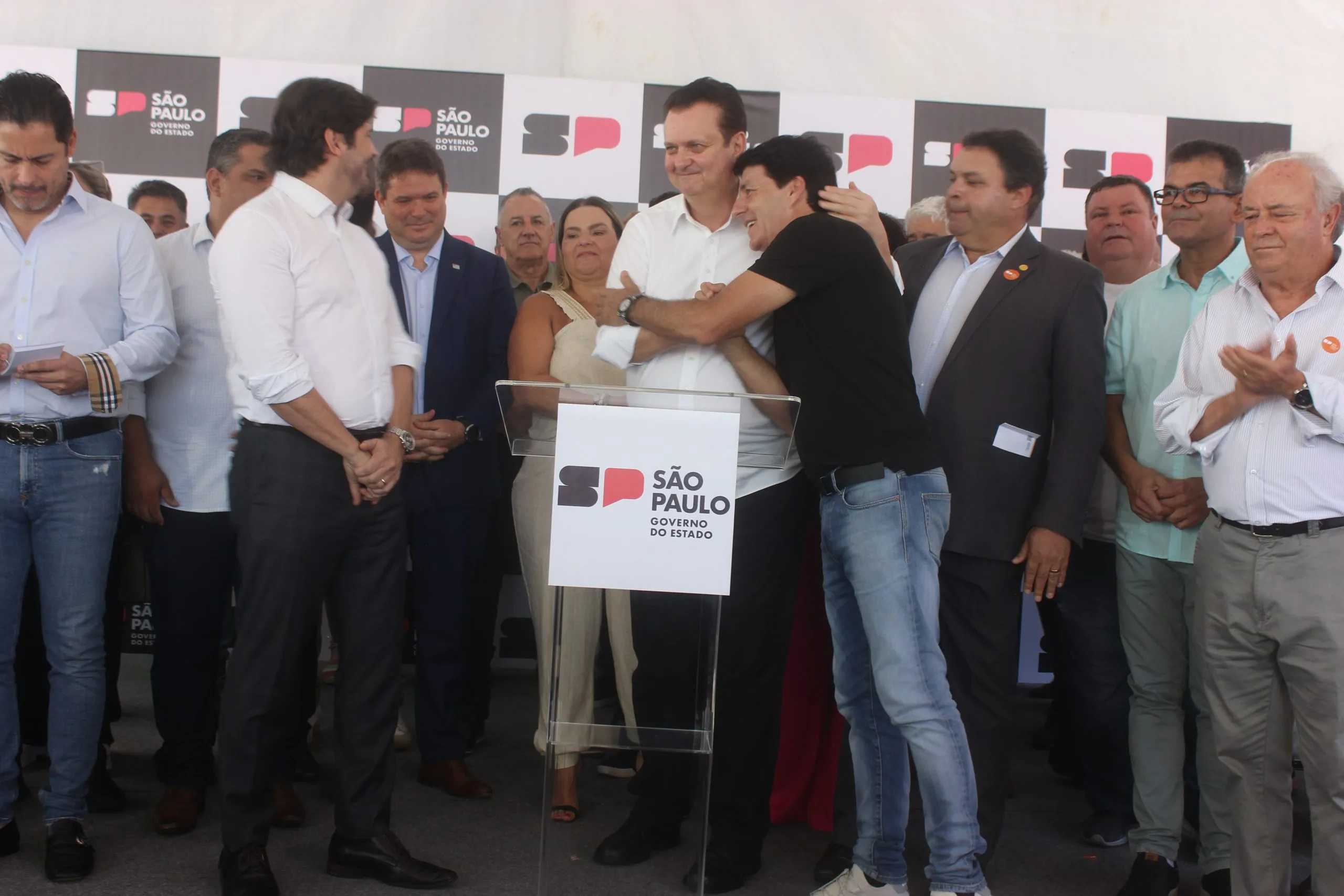 Secretário de Governo e Relações Institucionais do Estado de São Paulo Gilberto Kassab e prefeito Inho Taino ao centro