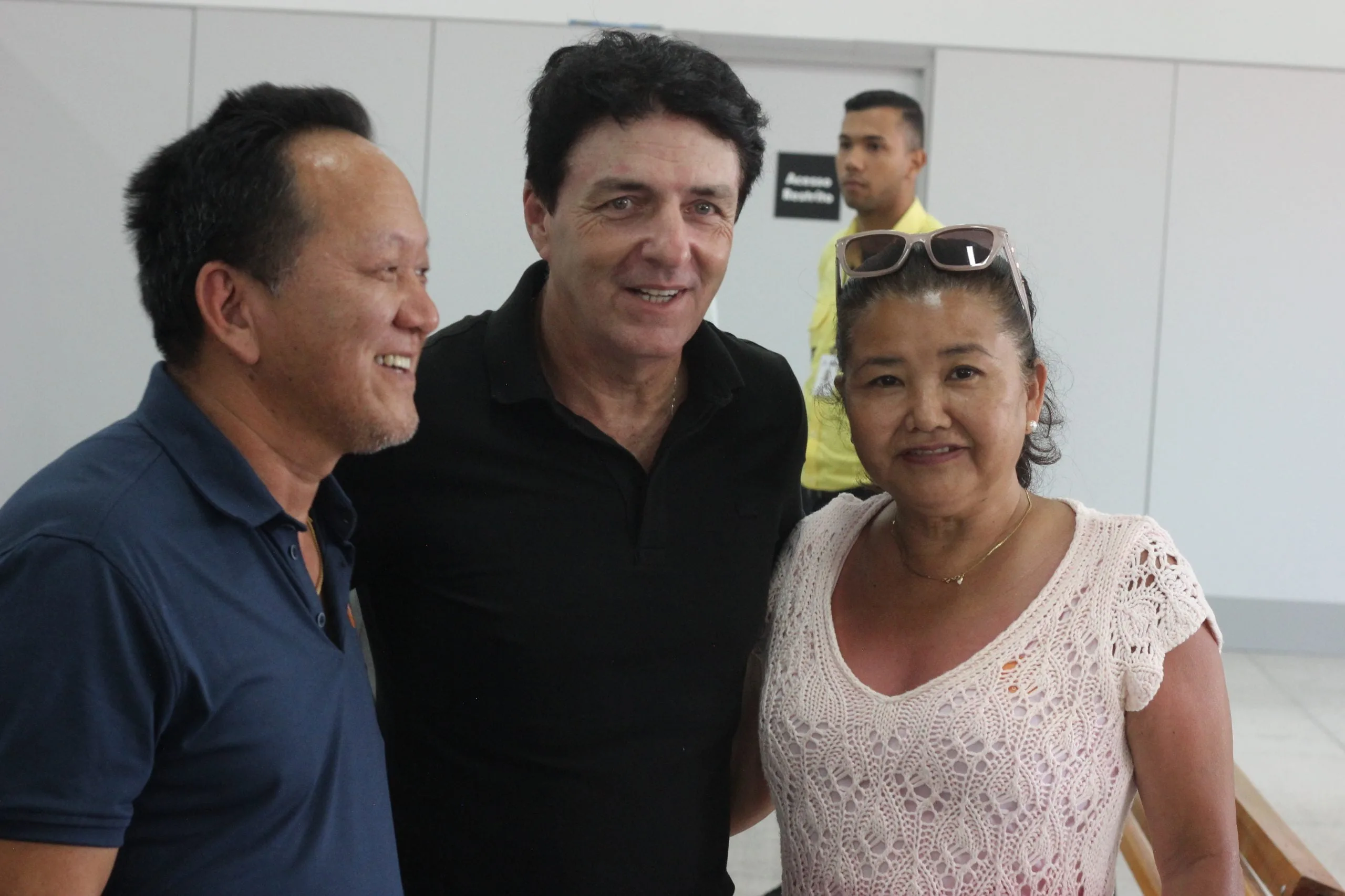 Ex-prefeito Walter Tajiri, prefeito Inho e ex-primeira dama.