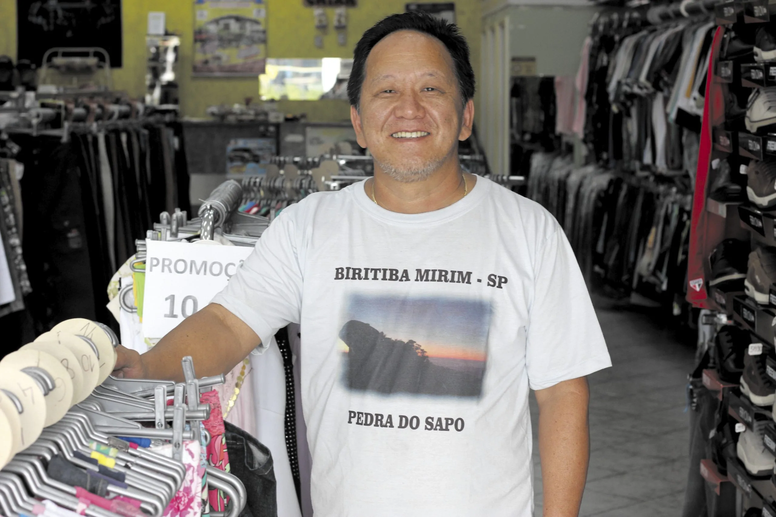 Walter Tajiri na Loja O Ponto da Moda em Biritiba Mirim
