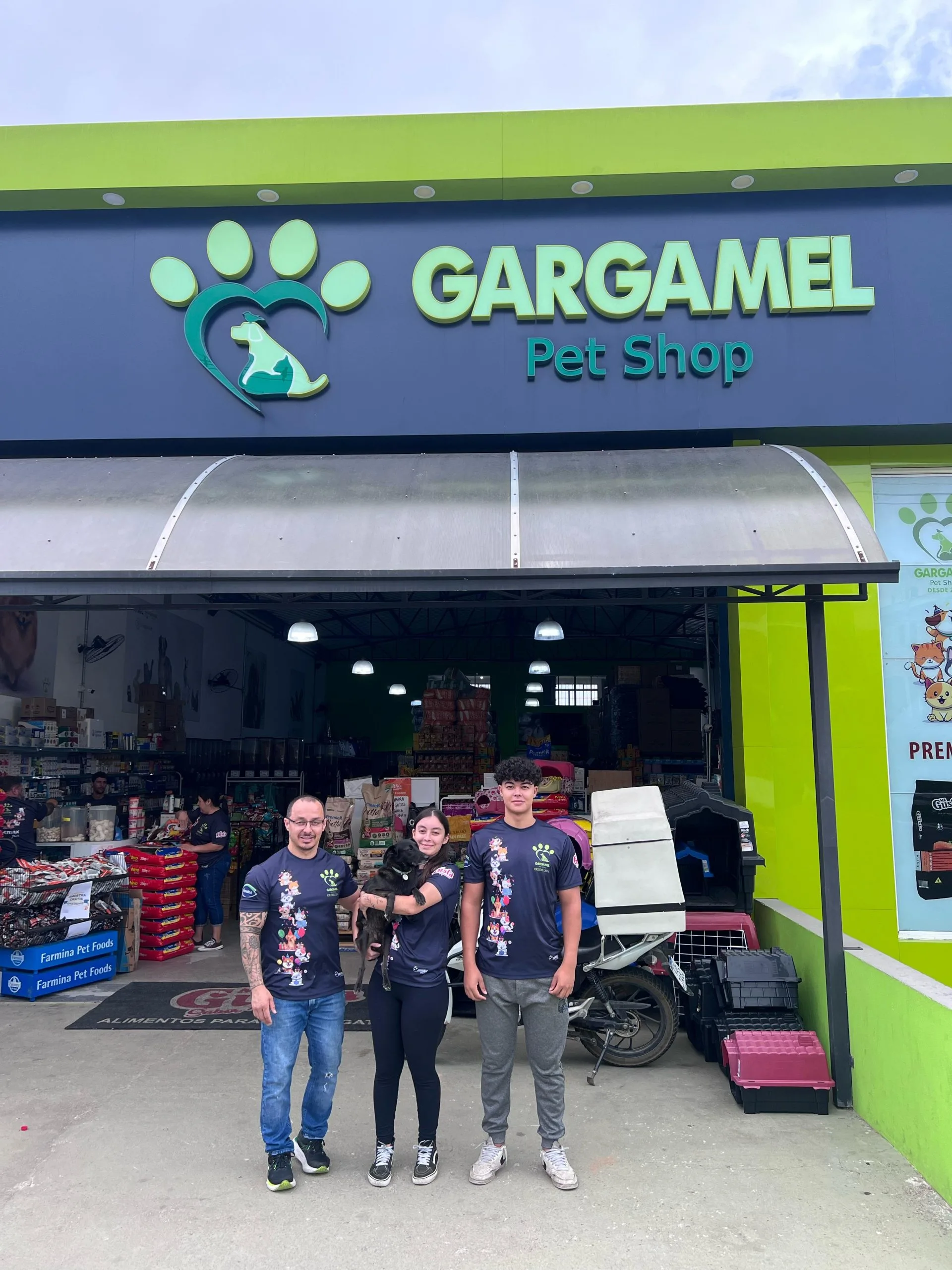 Gargamel e seus filhos, Vitória e Vitor