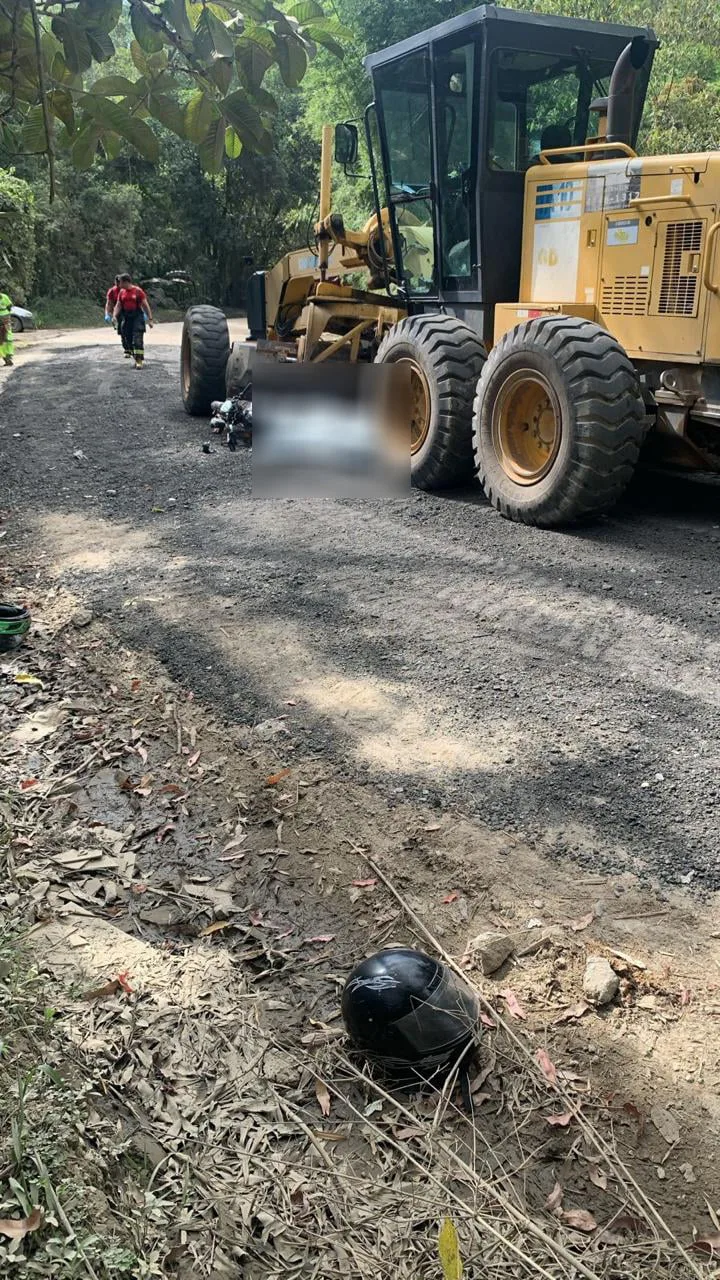 Acidente entre moto e a Máquina Patrol