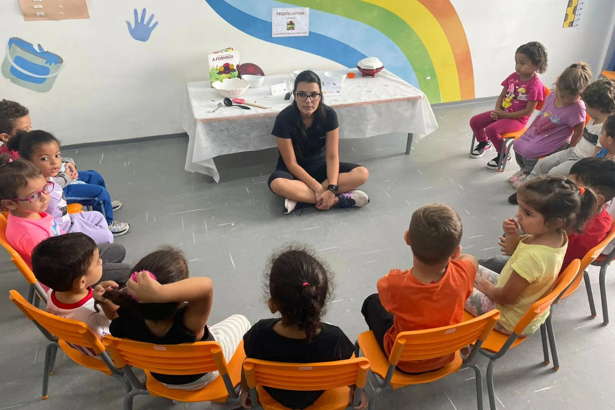 Alunos de Biritiba Mirim Recebem Kits de Livros Junto com Materiais Escolares