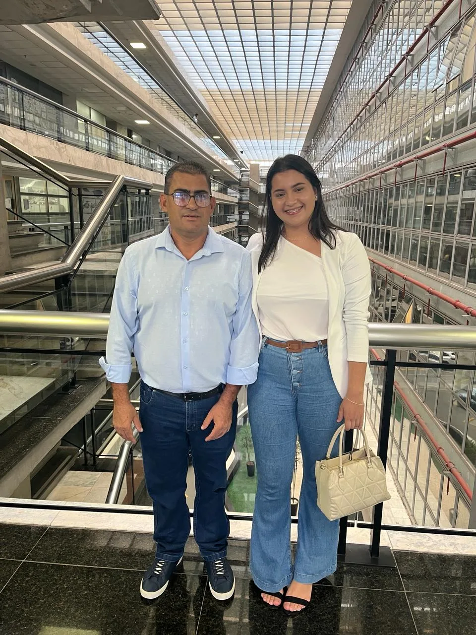 Vereador Leonardo Raposão Renuncia ao Mandato em Biritiba Mirim para Apoiar Filha na Política e na Carreira Jurídica