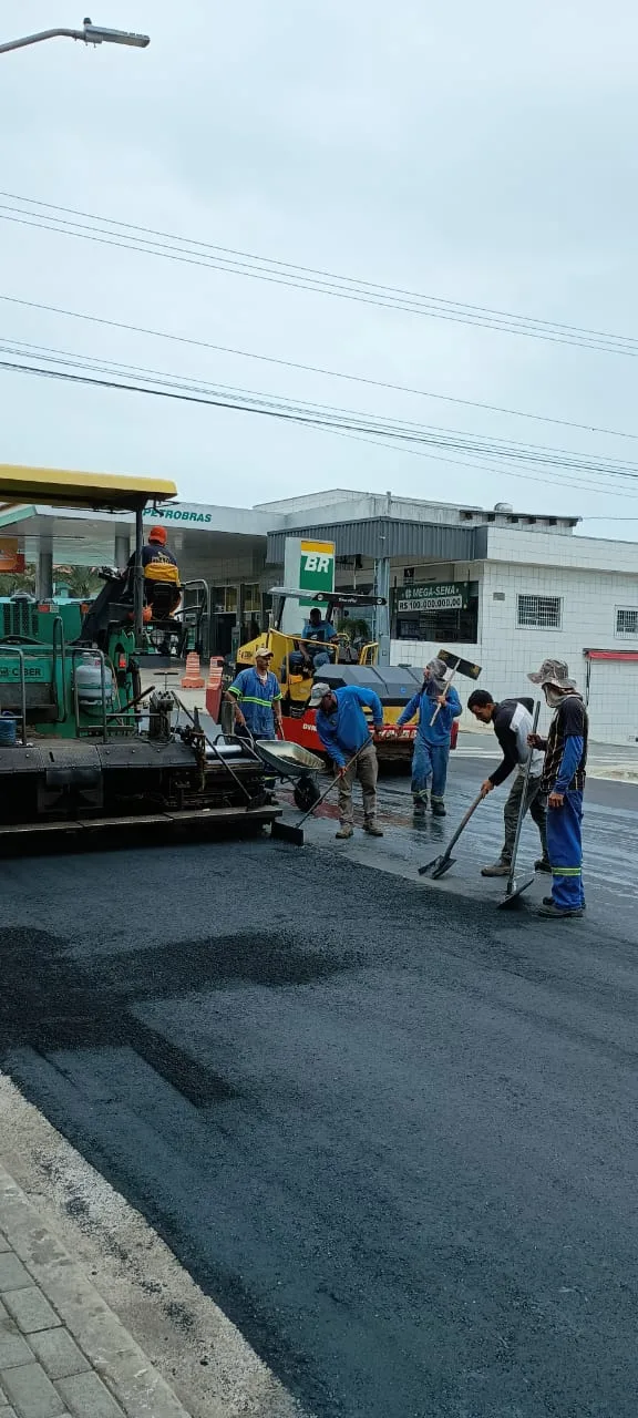 Obras de Recapeamento na Avenida Ferdinando Jungers em Biritiba Mirim. Foto: Dimas Duarte