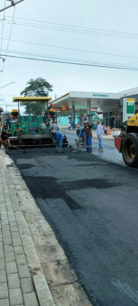 Obras de Recapeamento na Avenida Ferdinando Jungers em Biritiba Mirim. Foto: Dimas Duarte