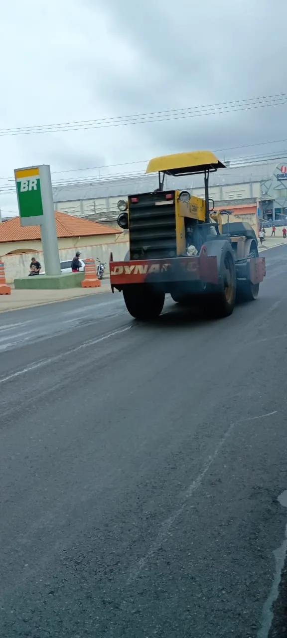 Obras de Recapeamento na Avenida Ferdinando Jungers em Biritiba Mirim. Foto: Dimas Duarte