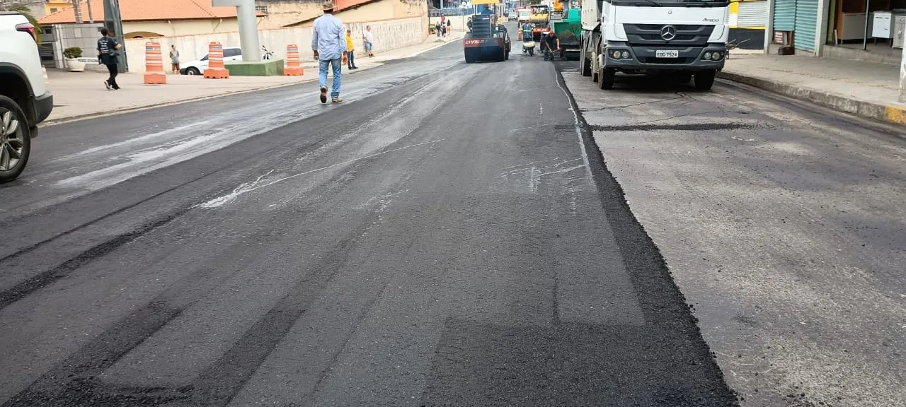 Obras de Recapeamento na Avenida Ferdinando Jungers em Biritiba Mirim. Foto: Dimas Duarte