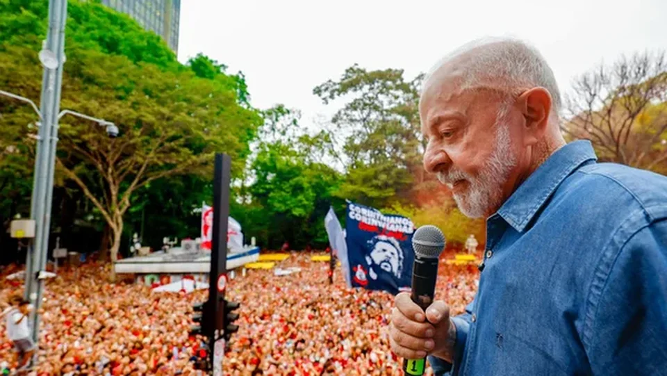 Defesa da democracia e virada de votos mobilizam ato com Lula na Paulista - destaque galeria