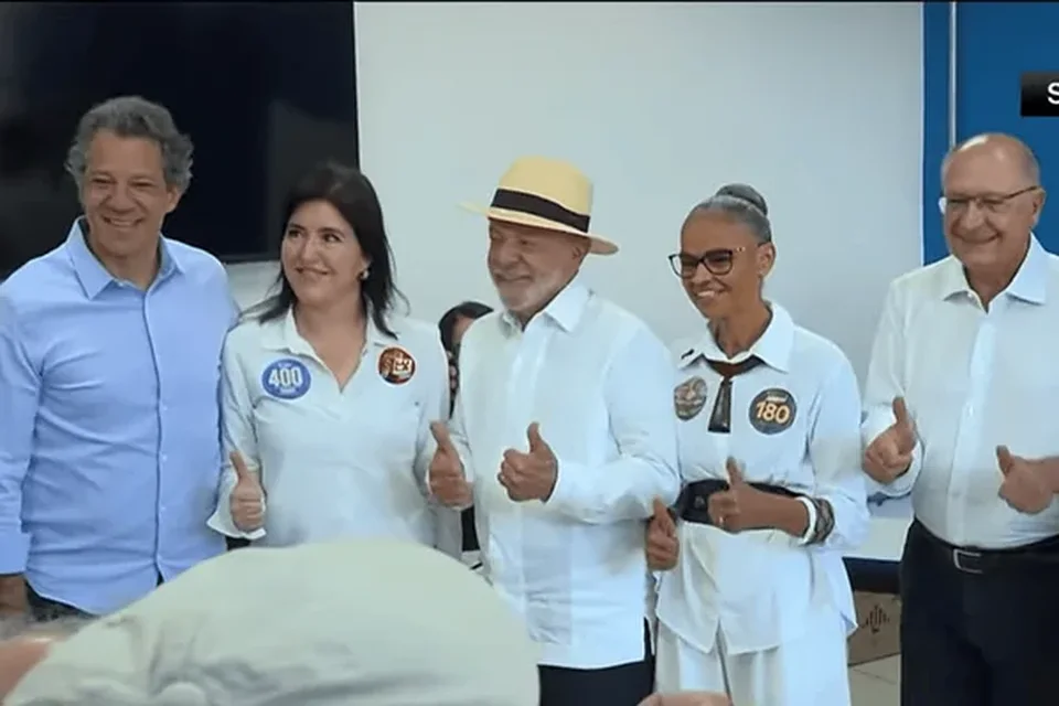 “O Brasil não vai para frente com milicianos e a orgia do Master”, diz Lula - destaque galeria