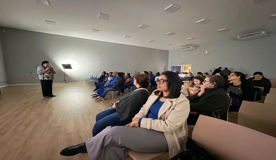 A Secretaria Municipal da Longevidade, em parceria com o Instituto Rita Miranda, promoveu a palestra &ldquo;Alzheimer: O Cuidado das Memórias que Ficam&rdquo;
