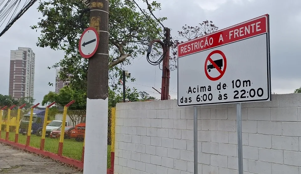 Restrição para a circulação de caminhões é válida para entre as 6h e 22h e caminhões com mais de 10 metros devem utilizar a recém-inaugurada Nova Perimetral. Foto: Divulgação/PMMC