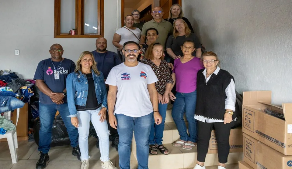 Equipe de voluntários e colaboradores do Fundo Social de Mogi das Cruzes na entrega do Jardim Camila