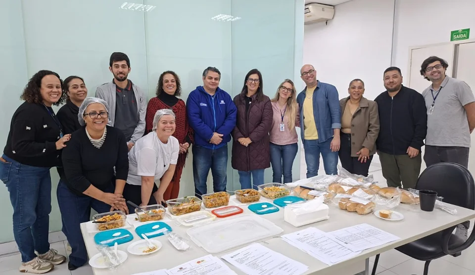 Os conselheiros e a equipe técnica do Departamento de Alimentação Escolar (DAE) formam a Comissão de Avaliação, responsável pela análise dos alimentos fornecidos para os mais de 46 mil estudantes . . .