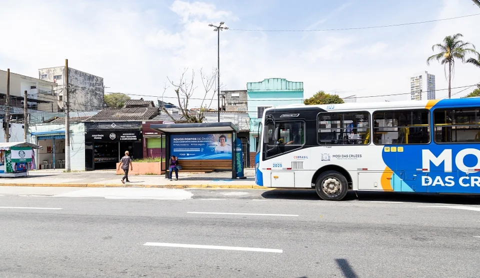 A primeira fase prevê a colocação de 15 novos abrigos em pontos de grande movimentação, como a praça Prefeito Francisco Ribeiro Nogueira, no Centro. Foto: Divulgação/PMMC