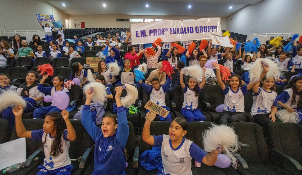 A torcida das escolas finalistas animaram o evento. Foto: Divulgação/PMMC