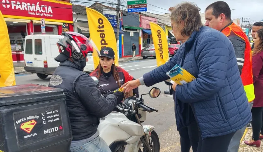 Cerca de 2 mil motociclistas foram atendidos com orientações pela ação desta quinta-feira, realizada na praça Francisco Ribeiro Nogueira, no Centro. Foto: Divulgação/PMMC