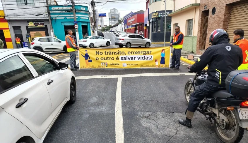Cerca de 2 mil motociclistas foram atendidos com orientações pela ação desta quinta-feira, realizada na praça Francisco Ribeiro Nogueira, no Centro. Foto: Divulgação/PMMC