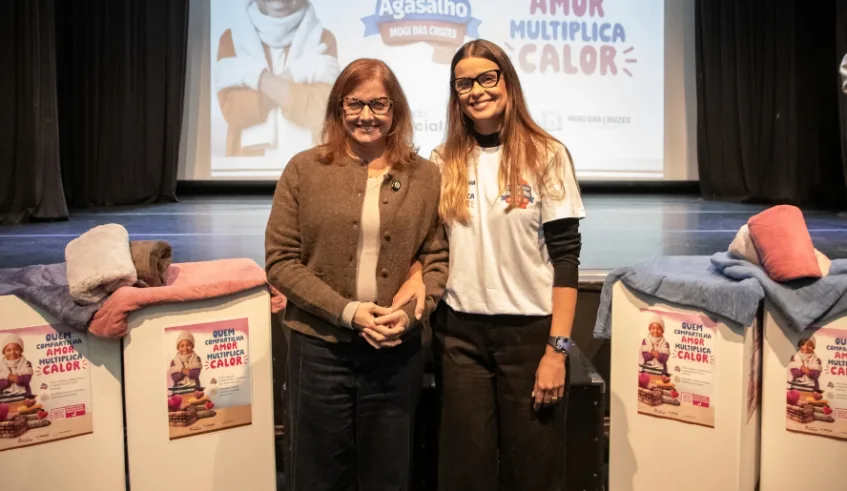 Mara Bertaiolli e Maira Cusatis, no lançamento da Campanha do Agasalho 2026. Foto: Divulgação - PMMC