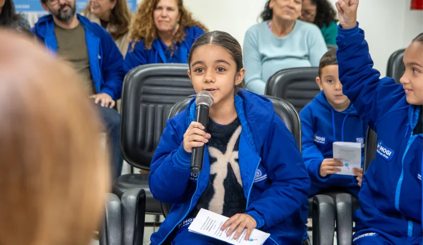 A aluna Lívia Augusto de LIma, da EM Kaoru Hiramatsu foi uma das conselheiras participantes. Também estiveram presentes estudantes da EM Narcisa das Dores Pinto (Jardim Aracy), além das unidades rurais . . .