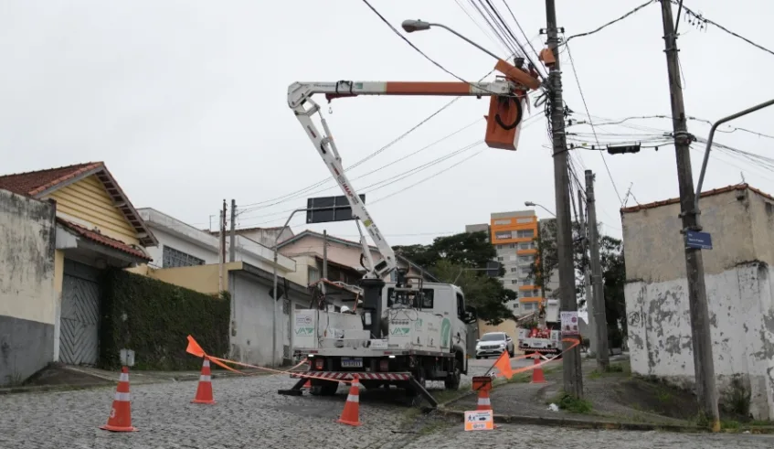 A EDP deu início nesta semana à modernização de mil pontos da iluminação, com a substituição das luminárias atuais por novas de tecnologia LED. Foto: Divulgação/PMMC
