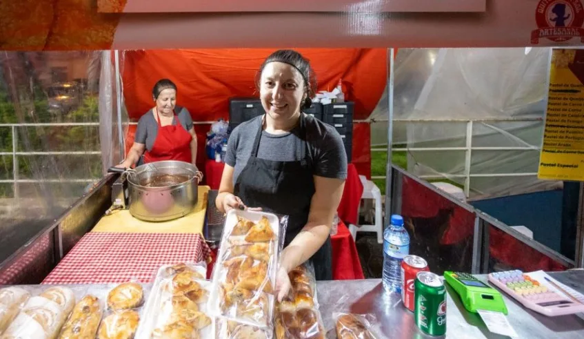 Durante a Feira Noturna desta quinta-feira (07/05), os visitantes poderão participar do sorteio de cestas especiais em homenagem ao Dia das Mães.