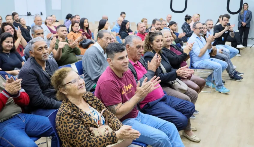 Mais 76 títulos de propriedade foram entregues nesta terça-feira para famílias de núcleos habitacionais regularizados pela Prefeitura. Foto: Divulgação/PMMC