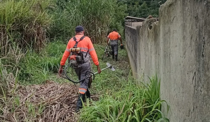 O levantamento topográfico da regularização fundiária da Fazenda Cuiabá - fase I - está a todo vapor, graças à parceria entre Habitação e outras Secretarias. Foto: Divulgação/PMMC