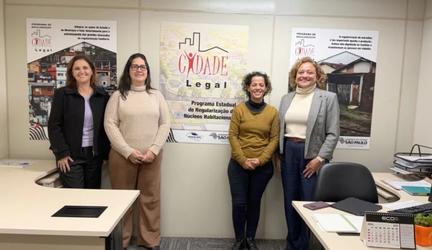 Equipe da Habitação de Mogi se reuniu com representantes da CDHU para discutir próximos passos nas regularização de condomínios da Companhia. Foto: Divulgação/PMMC