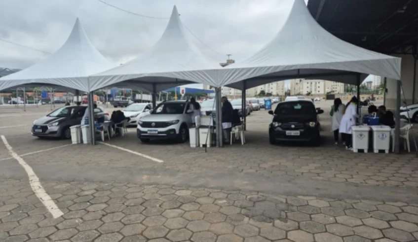 Secretaria Municipal de Saúde e Bem-Estar realizou drive-thru para vacinação contra a gripe no último sábado (30/05) - Divulgação - PMMC