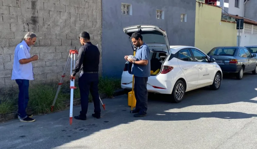 Atualização do levantamento planialtimétrico cadastral foi realizada como parte da retomada da regularização fundiária do Jardim Maricá - fase I. Foto: Divulgação/PMMC