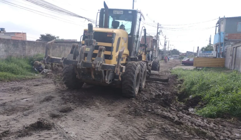 Diversas ruas do Jardim Santos Dumont I, II e III, bem como do Jardim Aeroporto I e II, receberam trabalhos de nivelamento e cascalhamento. Foto: Divulgação/PMMC