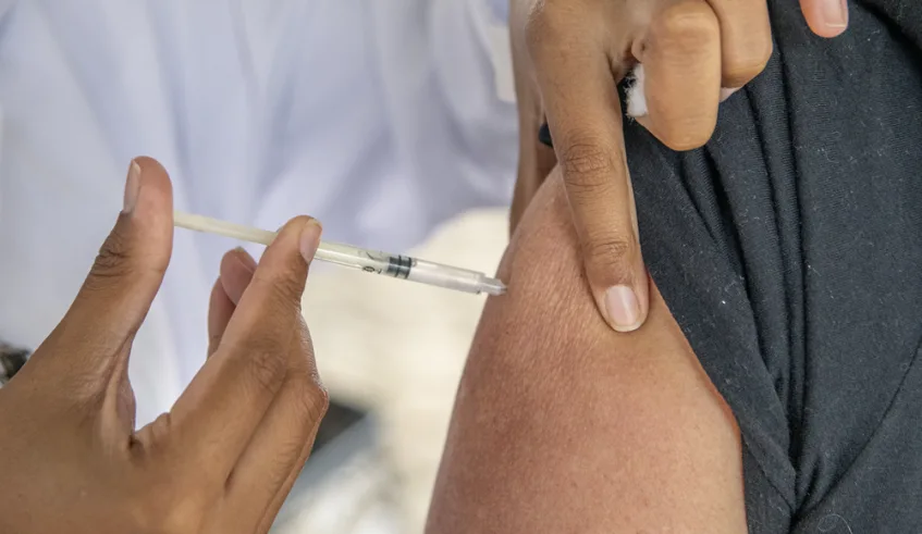 Vacina contra a gripe previne as pessoas da forma grave da doença; imunização está disponível para todos os públicos. Foto: Divulgação/PMMC