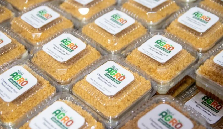 Degustação coletiva de 300 cheesecakes de caqui (fruta da época), marcou ação conjunta entre Prefeitura de Mogi e Centro Universitário Braz Cubas