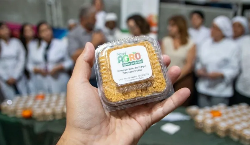 Caqui, fruta da época, e tradicional da agricultura local, foi a escolha entre os envolvidos para dar início ao projeto &ldquo;Sabores que Abraçam - o Mercado que alimenta histórias"