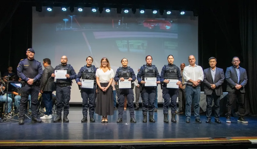Durante a cerimônia, 82 guardas civis municipais de Mogi das Cruzes foram homenageados e receberam as novas insígnias, além de um diploma. Foto: Divulgação/PMMC