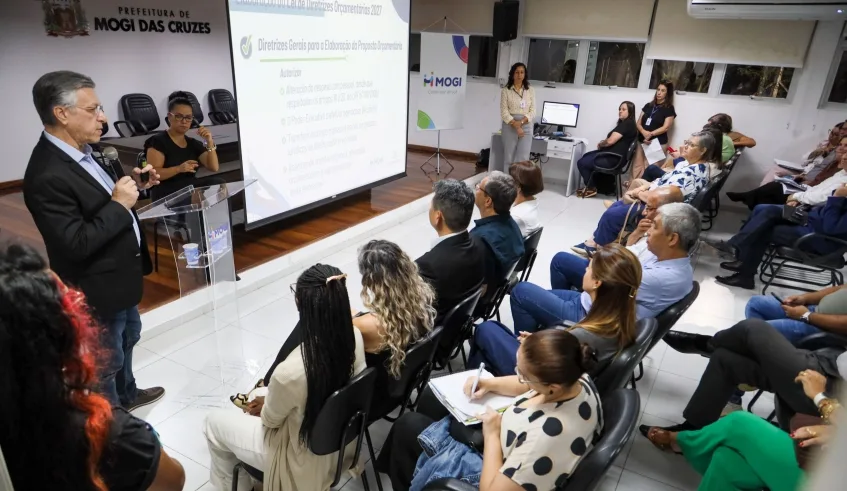 Durante audiência pública na Prefeitura, secretário de Finanças e equipe apresentaram dados que comporão LDO 2027. Foto: Divulgação/PMMC