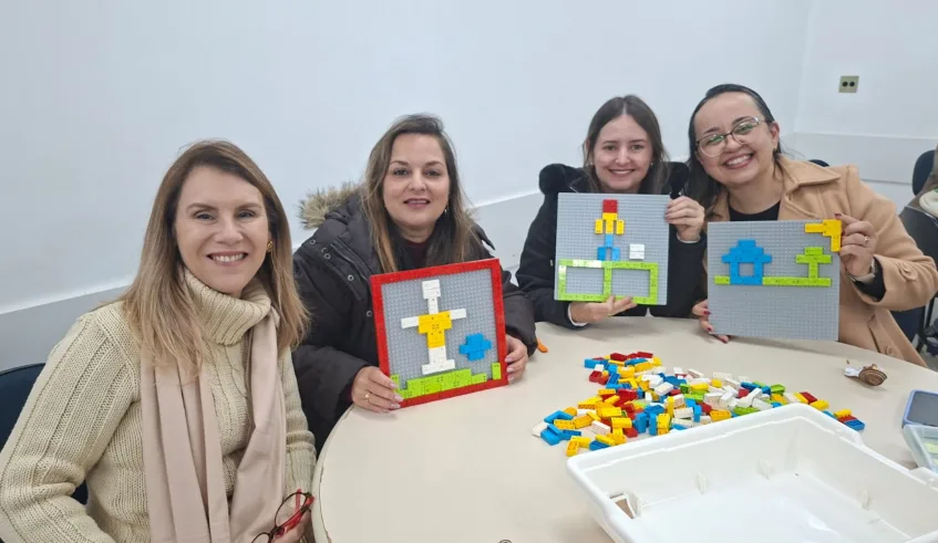 os profissionais participaram de uma vivência prática das estratégias que podem ser utilizadas com os estudantes em diferentes contextos educacionais. Foto: Divulgação/PMMC