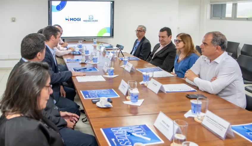 Prefeita Mara Bertaiolli e vice-prefeito Téo Cusatis se reuniram com a diretoria do Grupo Carrefour-Atacadão. Foto: Divulgação - PMMC
