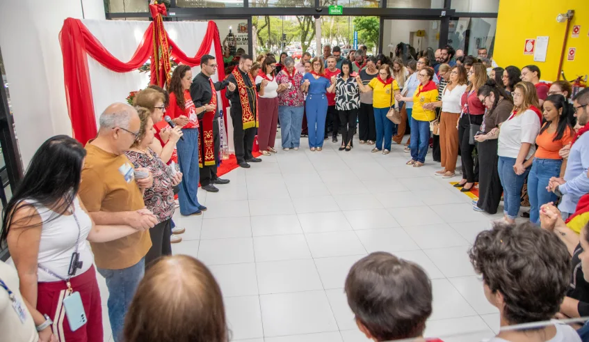 A cerimônia reuniu servidores da Pasta, reforçando a tradição da Festa do Divino na cidade. Foto: Divulgação/PMMC