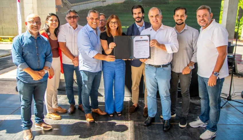 Solenidade, realizada na ETE, reuniu diversas autoridades da Prefeitura e da Câmara Municipal. Foto: Divulgação/PMMC