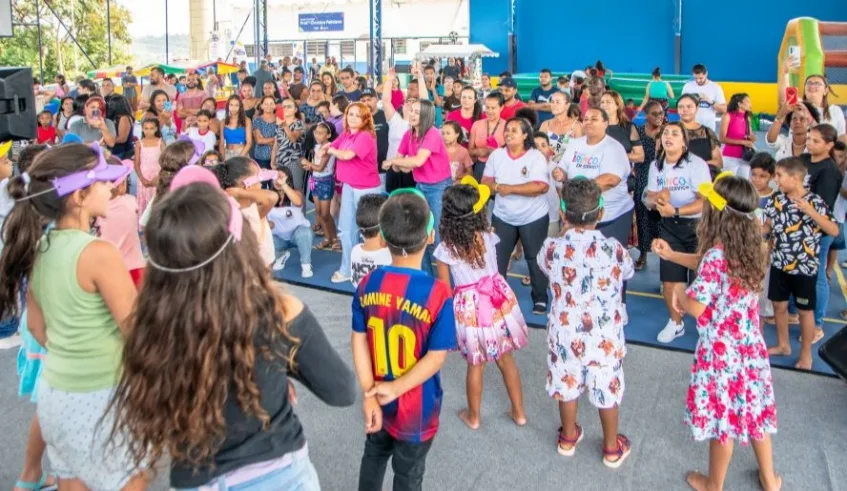 O evento aconteceu na Escola Municipal Professora Cleonice Feliciano e reuniu cerca de 1.100 pessoas ao longo do dia.