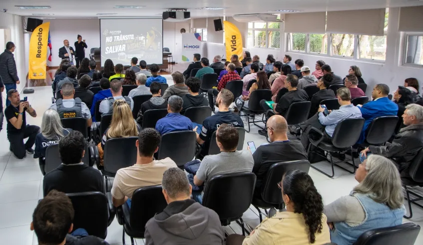 Simpósio de Trânsito e Segurança Viária teve a palestra professor e consultor especializado em Direito de Trânsito Julyver Modesto de Araújo. Foto: Divulgação/PMMC