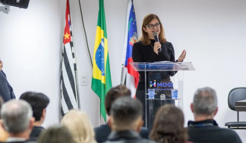 Prefeita empossa membros do COMAD, que contribui para a construção coletiva de políticas públicas de combate ao consumo de álcool e drogas. Foto: Divulgação/PMMC