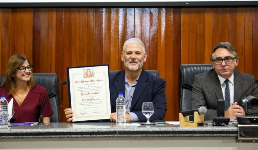 Em seu discurso, Renato Abdo citou passagens pelas administrações de Marco Bertaiolli, Marcus Melo e, atualmente, com a prefeita Mara Bertaiolli.