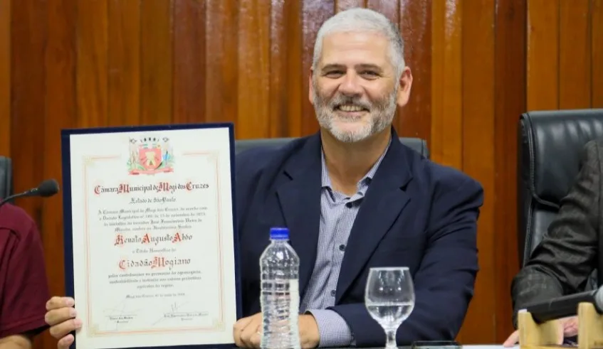 Natural de Lorena (SP), Renato Augusto Abdo é engenheiro agrônomo formado pela Universidade de Taubaté (Unitau), e começou atuar em Mogi , a partir de 2001