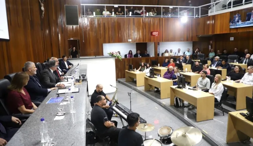 A cerimônia, realizada no plenário da Câmara Municipal, reuniu mais de 150 pessoas, dentre autoridades municipais e estaduais e representantes do setor agrícola