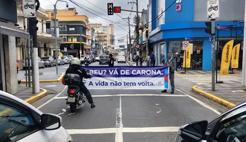 Ato pela Paz no Trânsito alertou a população de Mogi das Cruzes para a importância de um comportamento seguro no trânsito para evitar a ocorrência de acidentes. Foto: Divulgação/PMMC