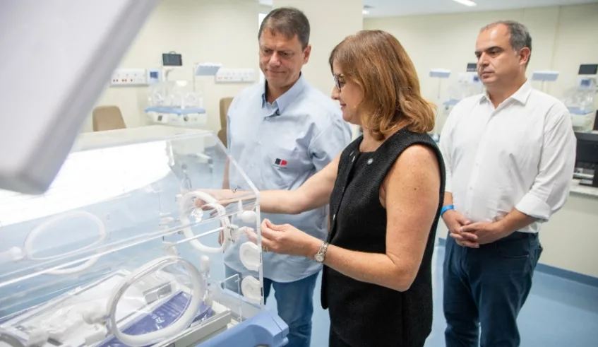 Prefeita Mara Bertaiolli, vice-prefeito Téo Cusatis e governador Tarcísio de Freitas em visita à Maternidade e Hospital da Mulher e da Criança. Foto: Divulgação - PMMC